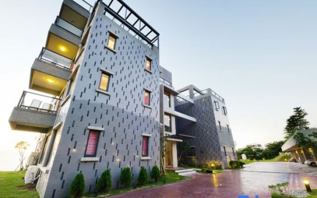 Whitecaps Hostel