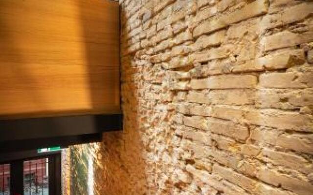 Zrooms Suites