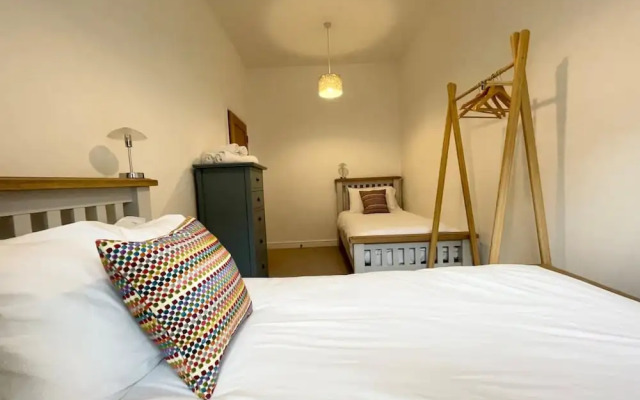 Stylish Tasteful 2bed 2bath Central Townhouse