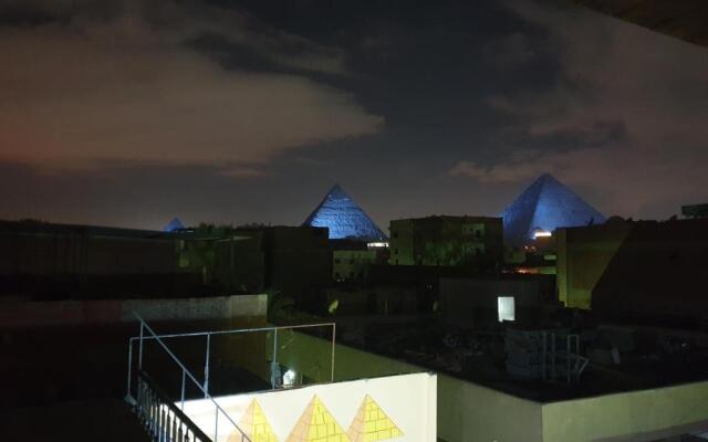 2 Jana Pyramids view inn