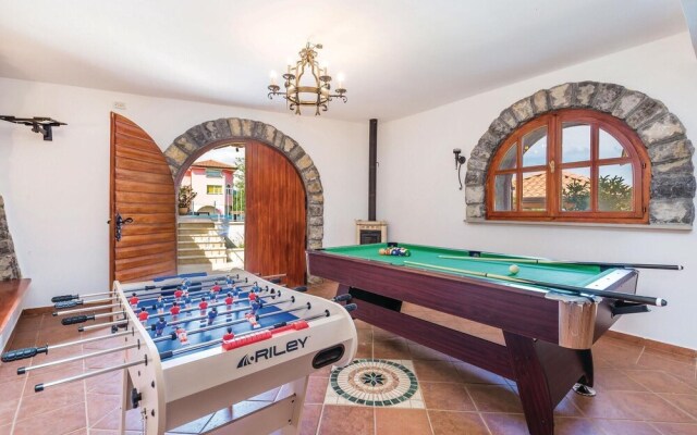 Beautiful Home in Lovran With Sauna, Wifi and 6 Bedrooms