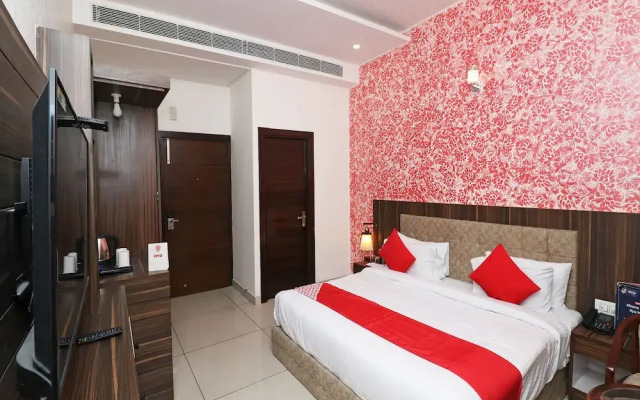 OYO 25076 Omang Hotel