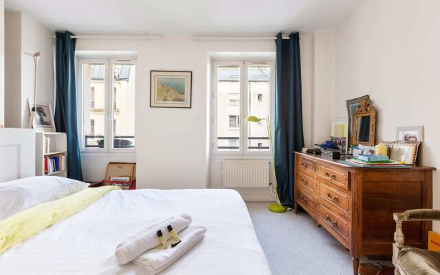 Warm and Homely Duplex Near Montmartre, Fits 5