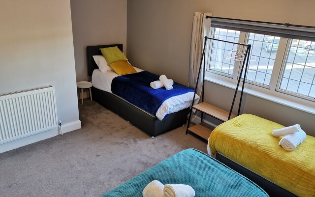 Your Night Inn @ i54