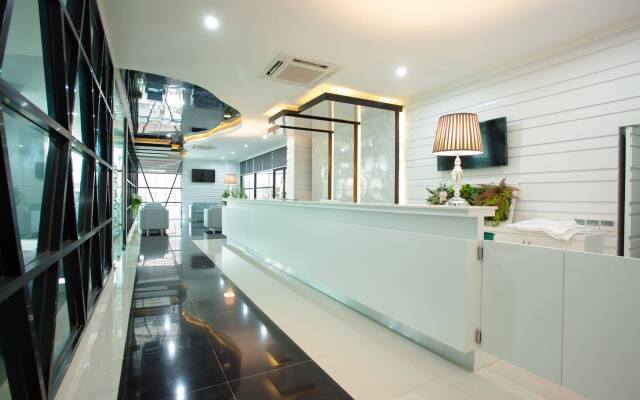 Thanburi Hotel