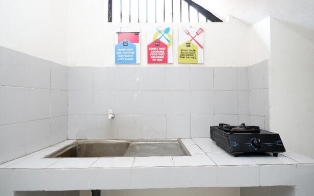 Oyo Life 1817 Kost Agus Salim