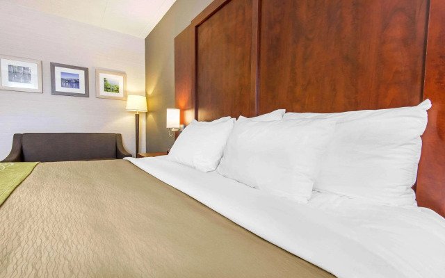 Holiday Inn Express Hotel andamp; Suites Collingwo
