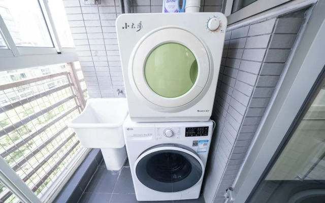 Tyms Premium 3BR 2BA Apt Walk to Metro