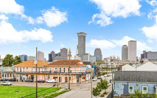 Fully Furnished Condos Near St Charles
