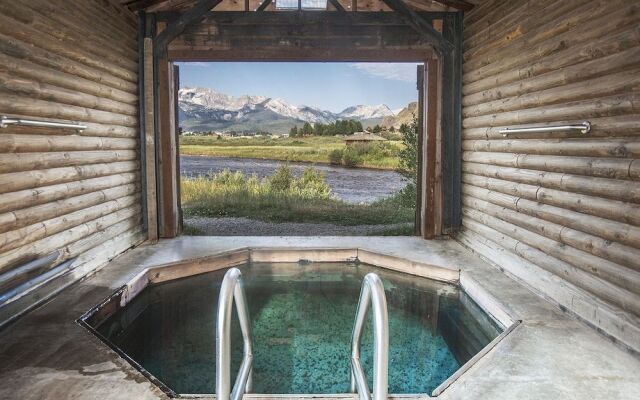 Mountain Village Lodge