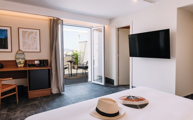 Dave by the Beach Loutraki