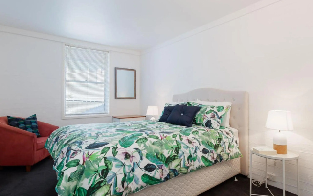 'Corlette Waterfront', 2/44 Danalene Parade - Waterfront Luxury, WIFI, Aircon, Boat Parking – Guest Rooms – Corlette