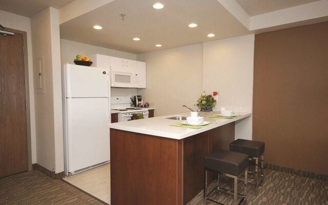 Home Inn & Suites Regina East