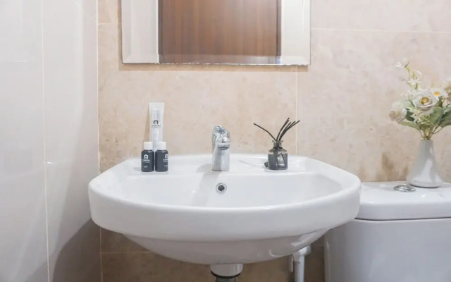 Good Living Studio Room Transpark Cibubur Apartment