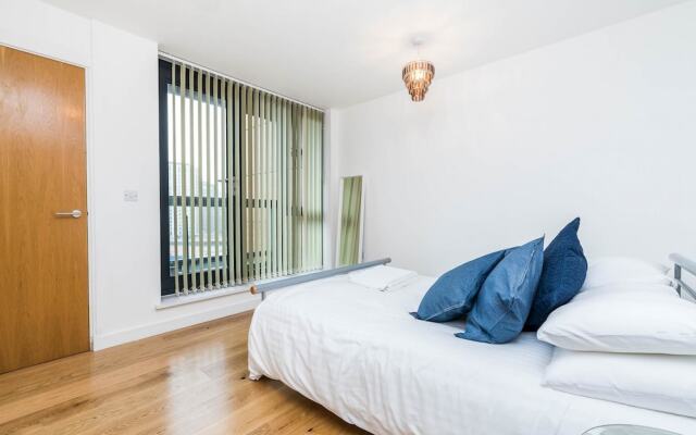 Super Luxury Modern 2BD Flat Canning Town