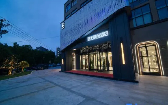 Ribo Boutique Hotel Linhai