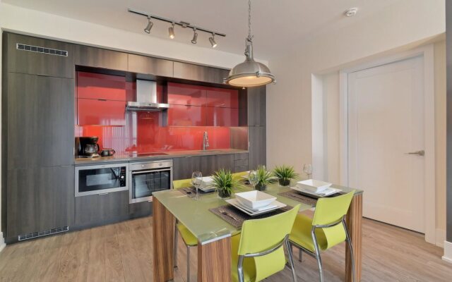 300 Front Street West Signature Collection