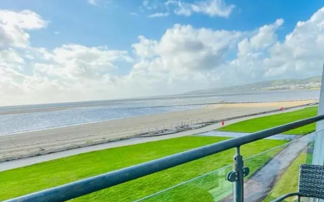 Sea view apartment at the beach!