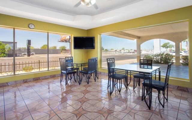 Days Inn by Wyndham Airport - Phoenix