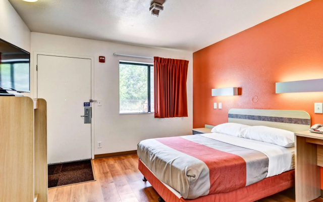 Motel 6 Pittsburgh, PA - Crafton