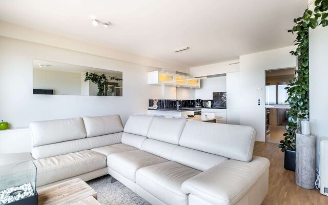 Apartment by Zeedijk With Sea View