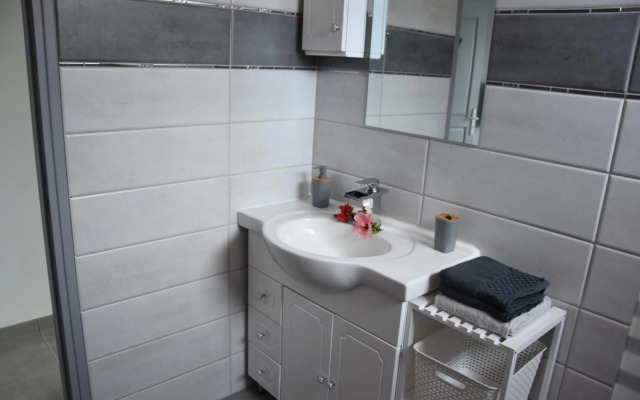 Haut de villa dans son écrin de verdure