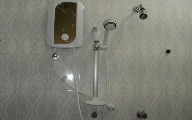 Absaras City Hotel