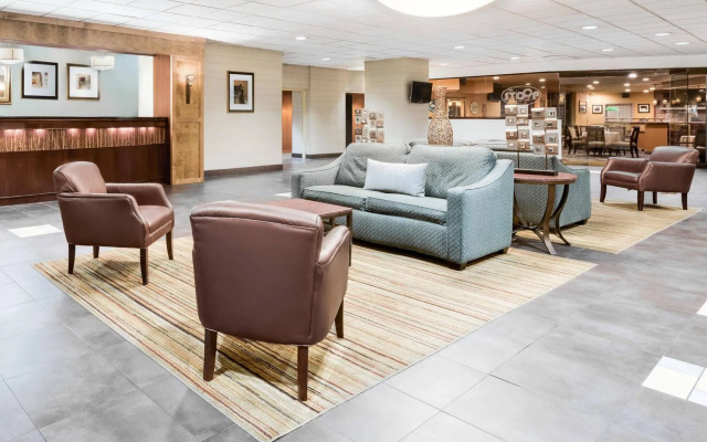 Exton Hotel & Conference Center