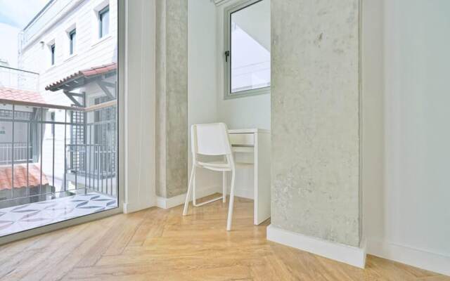 w Spectacular 2BR in Plaza Herrera