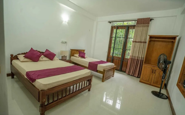 Spacious 4-bed Apartment in Katugastota