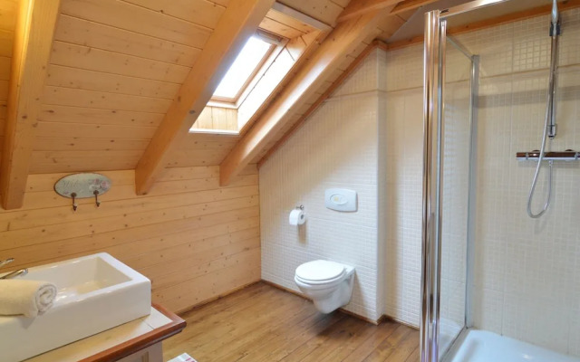 Affluent Chalet in Septon with Whirlpool, Sauna, Hot Tub