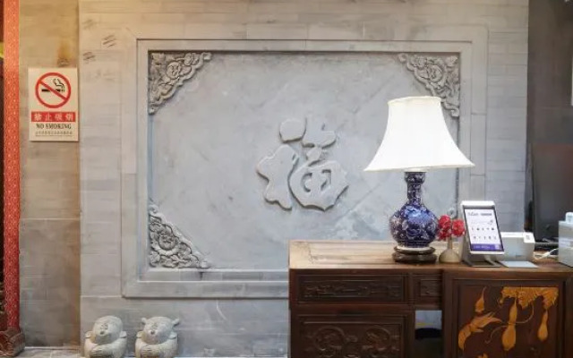 Rong Courtyard Hotel