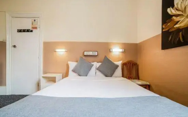 OYO Devine Beach Hotel, Westcliff Southend-On-Sea