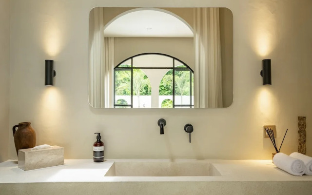Tropical 3BR Villa in Canggu