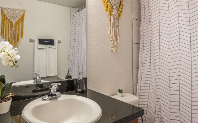 Lofted Studio with Parking by Frontdesk