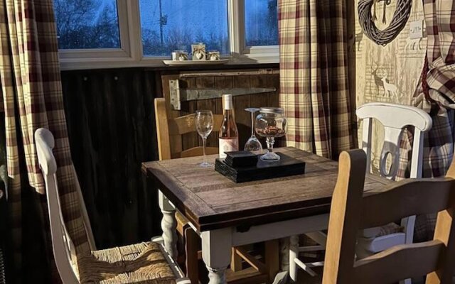 Bridie Rose - hot tub Extra Charge Exotic Animals