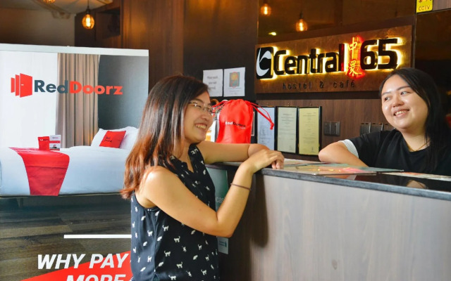 Central 65 Hostel & Cafe