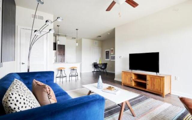 Lively West Congress Suites by Sonder