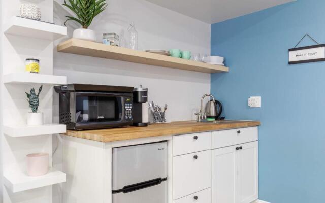 Spacious Guest Studio with Private Entry