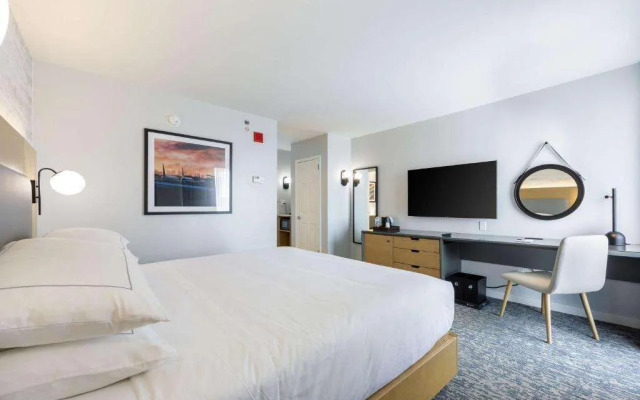 Отель Doubletree By Hilton New York Jfk Airport