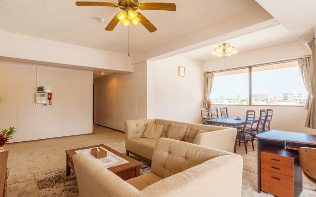 Kariyushi Condominium Mezon Max