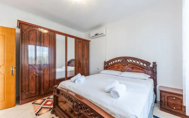 Authentic Lake View Apartment