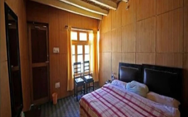Chakshi Guest House