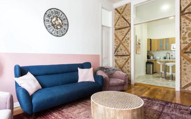 Beautiful 2BR high ceiling/50m from TimeOut market