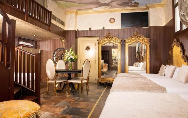 White Star Line Hotel