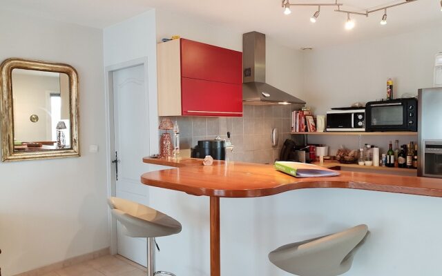 Quaint Villa in Saint-Andre-de-Roquepertuis with Pool