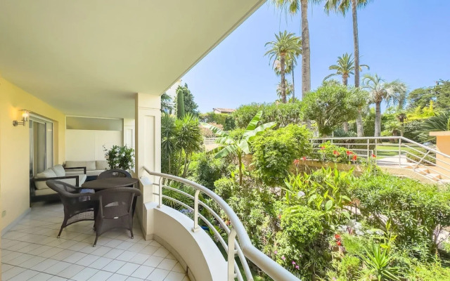 Le First in Cannes With 2 Bedrooms and 2 Bathrooms
