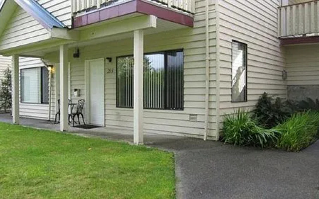 Whale's Tail Guest Suites