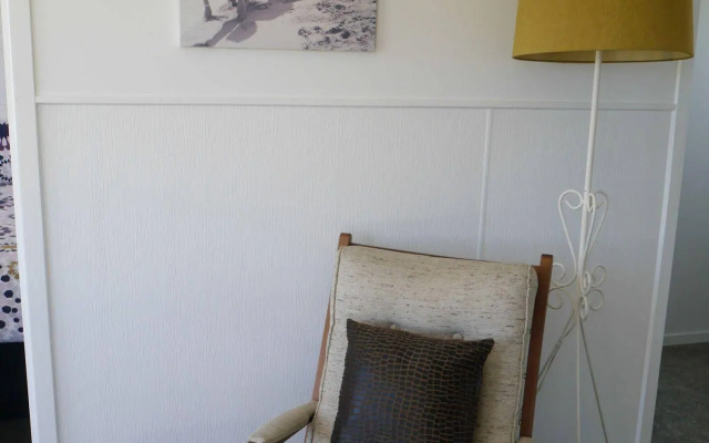 Raglan Palm Beach Motel