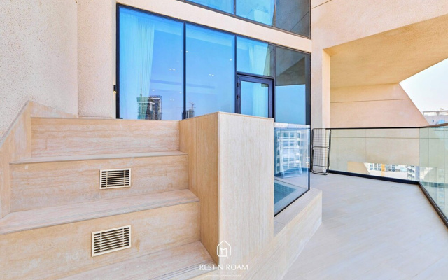 Upscale 1BR With Jacuzzi Prime Location in JVC